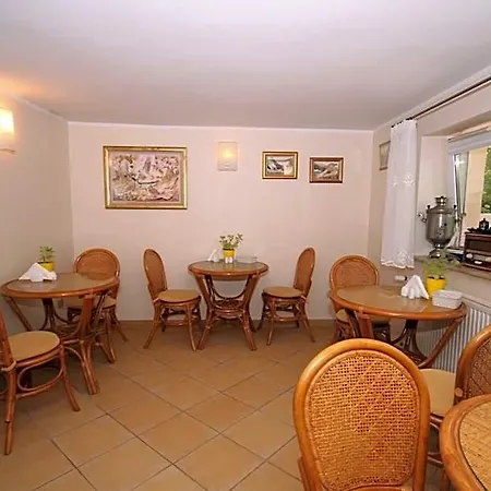 Atrium Bed & Breakfast 3*
